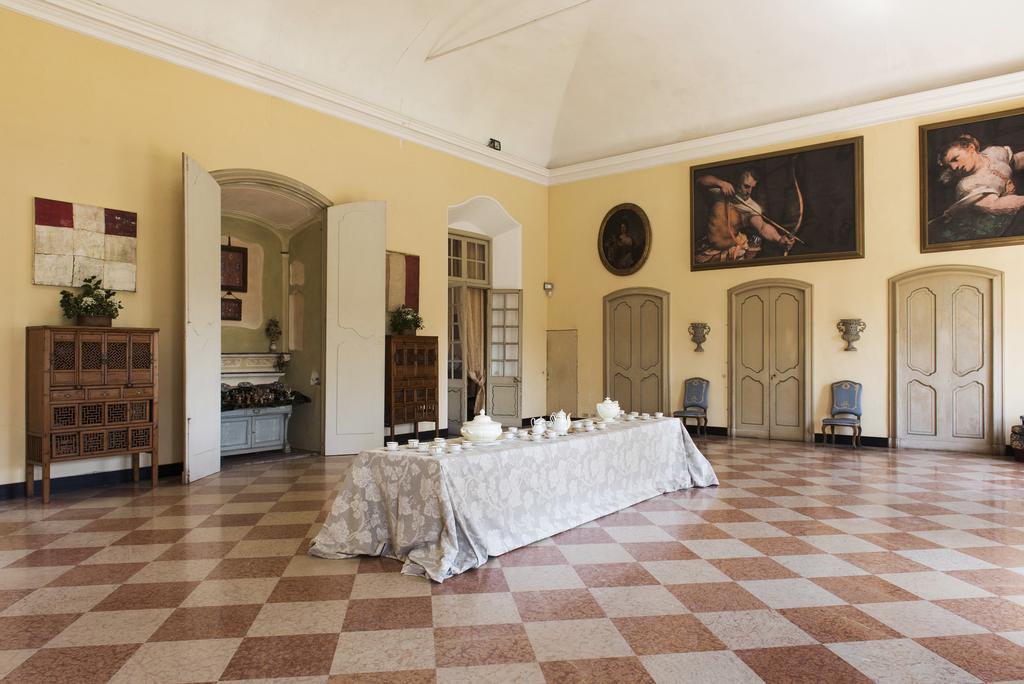 Castello Di Rocca Grimalda Guest House Bagian luar foto